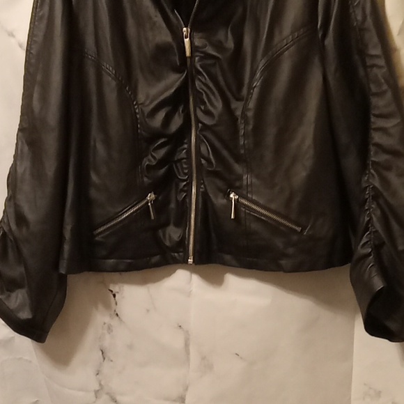 Dots bomber Jacket 2X 💛💛💛🤍 - Picture 3 of 12